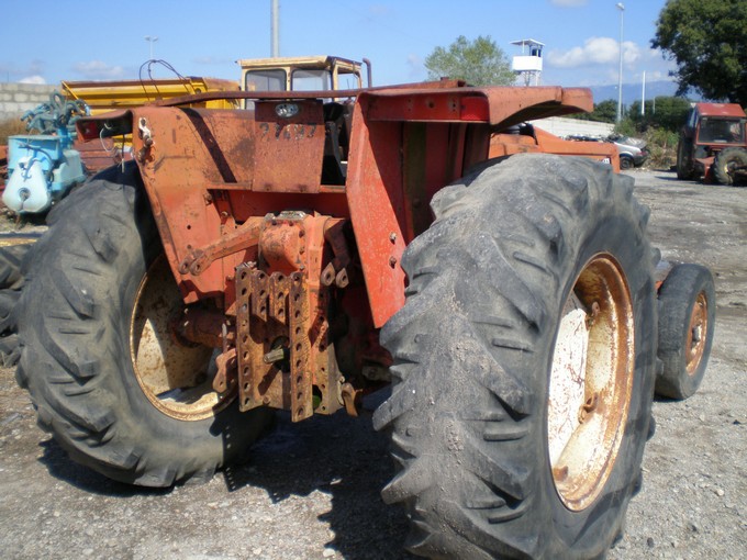 Pieces tracteur renault 551